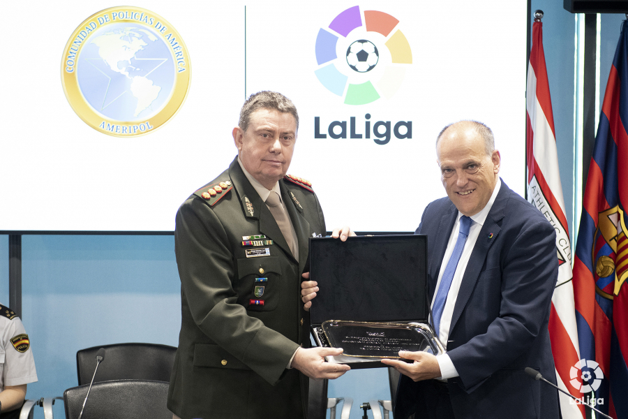 LaLiga y AMERIPOL firman un acuerdo de colaboración para combatir la corrupción deportiva y erradicar la violencia en el fútbol