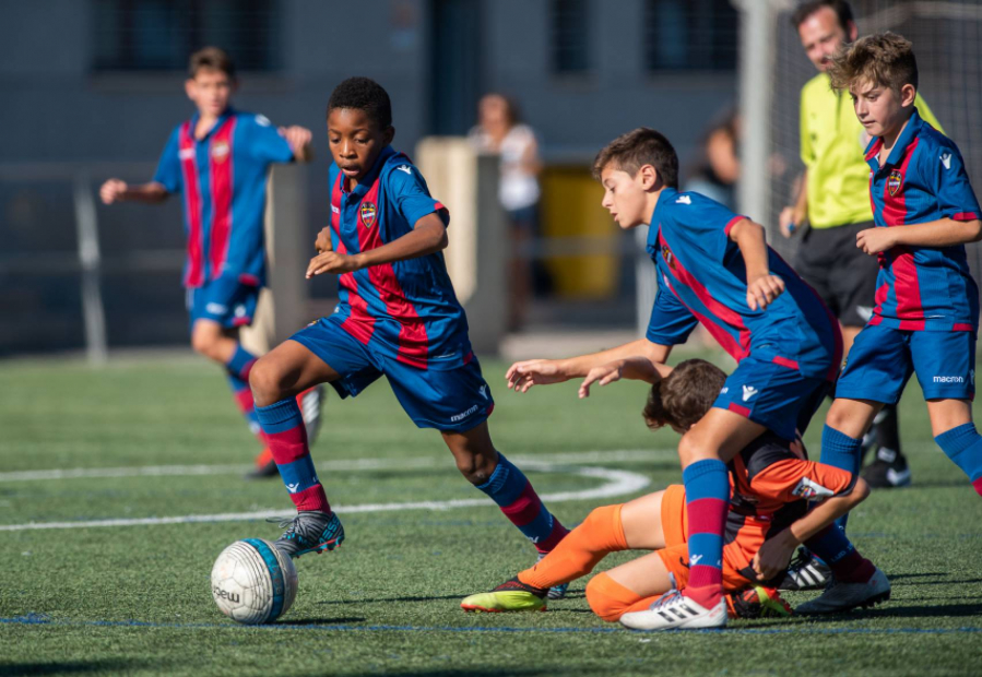 El ‘Compliance Kids’ del Levante UD: un programa pionero que ayuda al desarrollo de los jugadores de la escuela