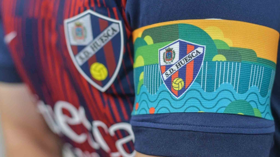 La SD Huesca transforma los brazaletes de capitán en un activo digital
